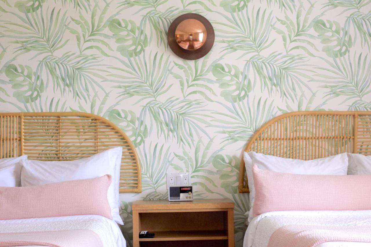 The June Motel, Prince Edward County Піктон Екстер'єр фото